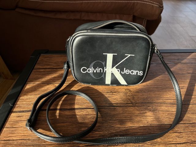 Bolso Calvin Klein con bandolera