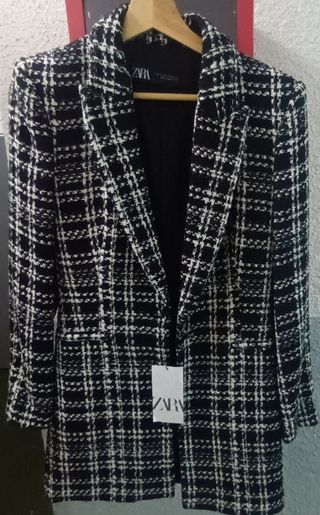 Abrigo Zara blanco y negro