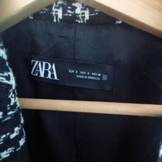 Abrigo Zara blanco y negro