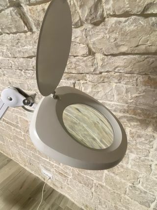 Lampada con lente d’ingrandimento