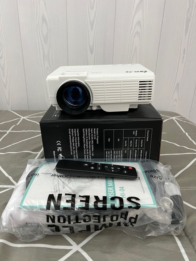 Proyector DR.Q HI04 con pantalla y mando