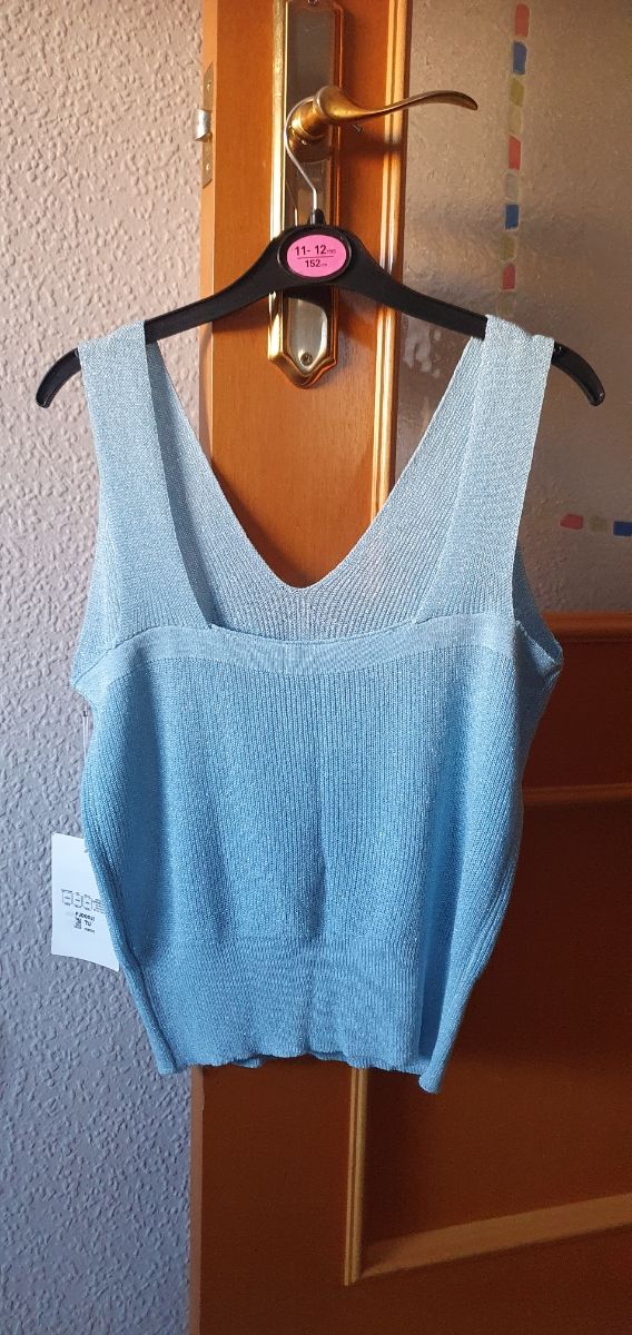 PANTALON BLANCO CON JERSEY DE HILO.