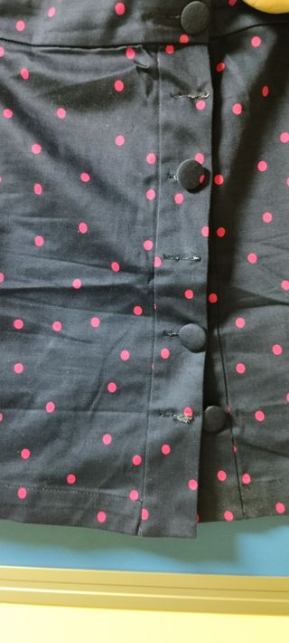 Falda corta con lunares. M. Sin estrenar
