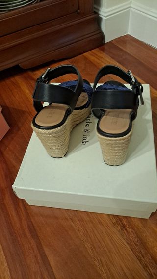 Sandalias de Bimba y lola,
 como nuevas.