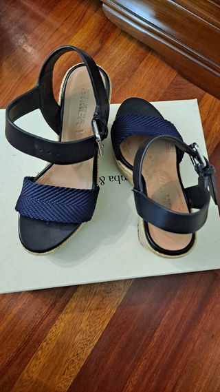 Sandalias de Bimba y lola,
 como nuevas.