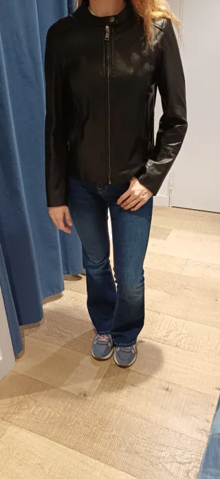 Cazadora piel #negra chica,se uso dos veces solo,