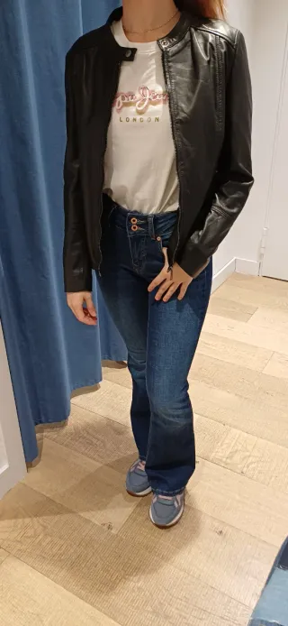 Cazadora piel #negra chica,se uso dos veces solo,