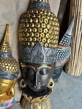 Figura de buda de madera 
