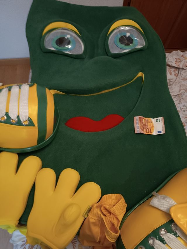 Disfraz espuma estropajo 110*70 cm zapatos guantes