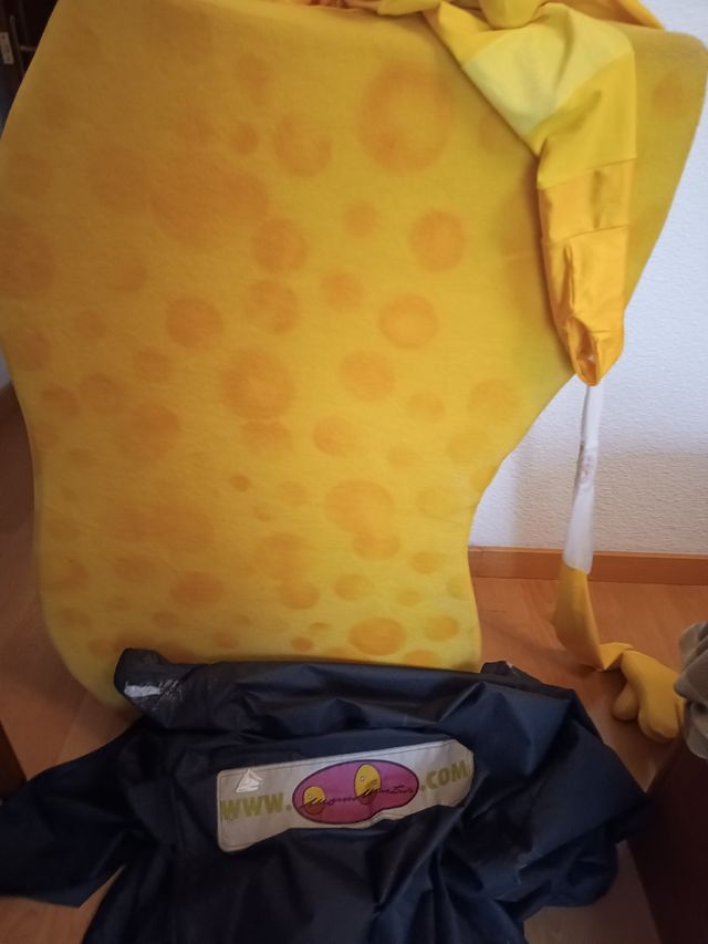 Disfraz espuma estropajo 110*70 cm zapatos guantes