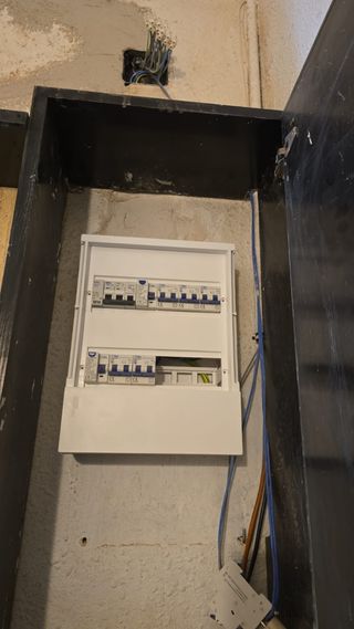 Instalaciones electricas y agua.