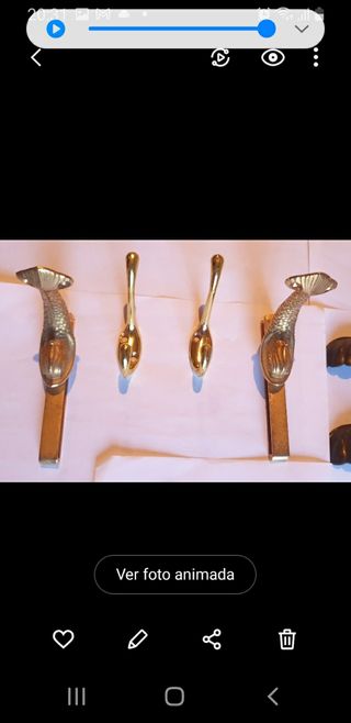4 SOPORTES DE ESTANTERIAS-VITRINAS