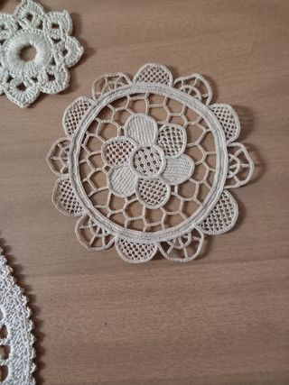 Vari centrini in cotone