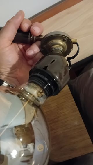 Lampara con teléfono antiguo