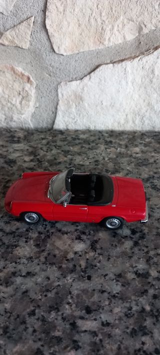 Alfa Romeo rossa Spider 1300 Junior 1970