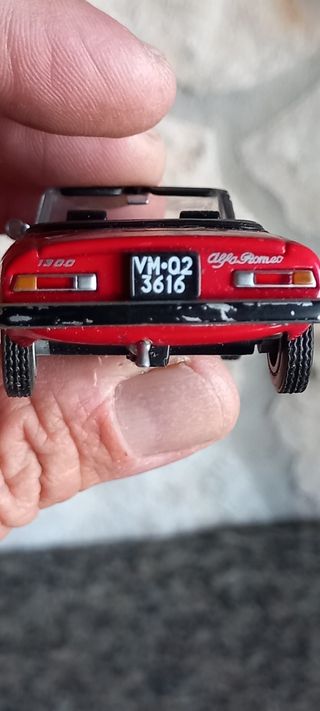 Alfa Romeo rossa Spider 1300 Junior 1970