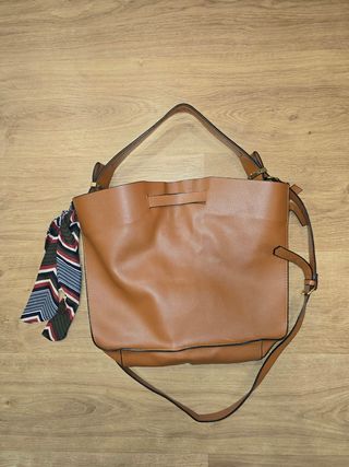 Bolso estructurado. Zara