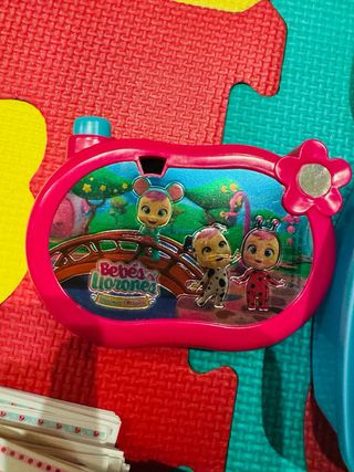 Fiambrera infantil bebe lloron con la fotocamera