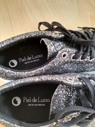 Zapatillas con plataforma y brillos talla 38