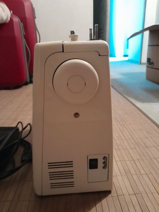 Máquina de coser portátil