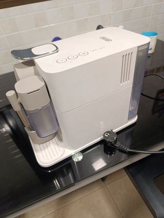 Cafetera Nespresso lattisima one