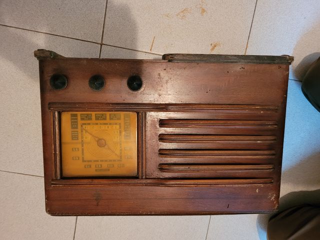 Radio antigua de lamparas