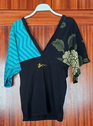 Dúo camiseta Desigual estilo oriental y