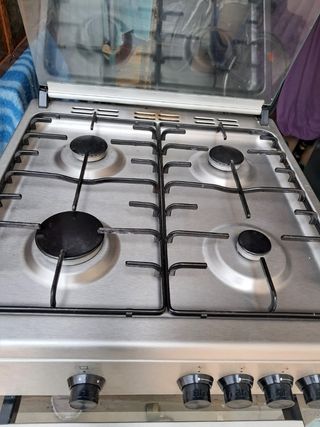 Cocina y horno de gas butano Beko