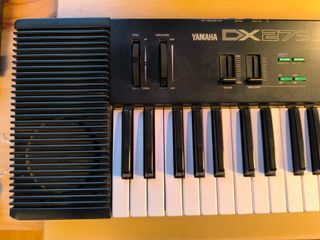 Sintetizador Yamaha DX27S