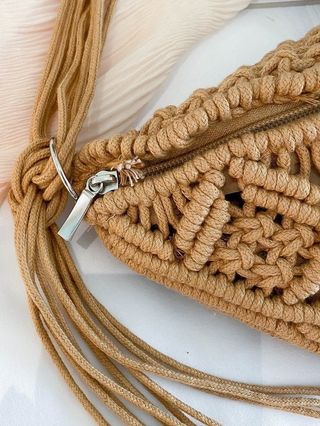 Bolsa riñonera de macramé