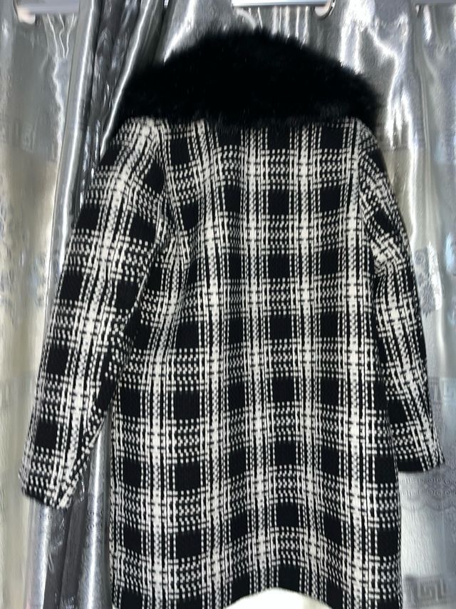 Abrigo de mujer Koröshi con cuello de pelo – Talla M