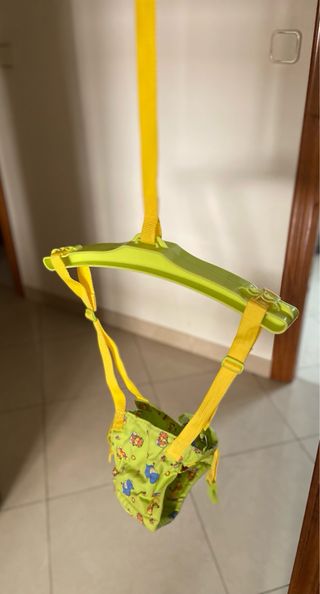 Columpio interior y saltador de puerta