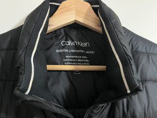Chaqueta plumas. Calvin Klein.
