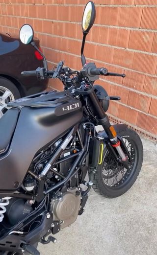 Husqvarna Svartpilen 401