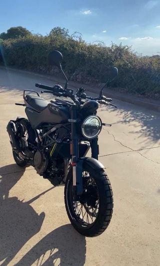 Husqvarna Svartpilen 401