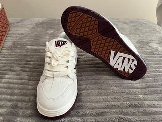 Vans upland talla 41 
Color blanco y g