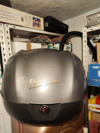 Baul de vespa Sprint 125. Gris mate