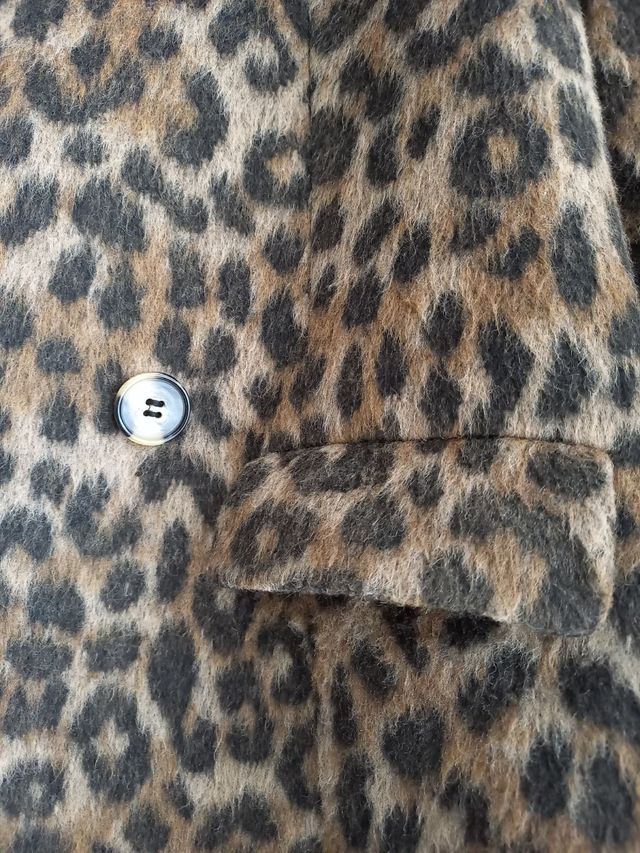 Abrigo Naf Naf Animal print