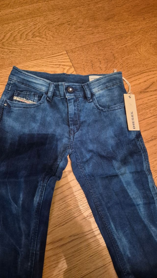 Bellissimi pantaloni Diesel effetto jean