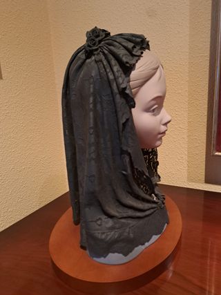 CABEZA DAMA CON MANTILLA NEGRA DE LLADRO