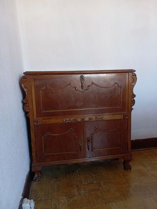 Cómoda antigua. El que esté interesado que me diga