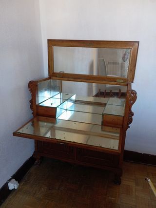 Cómoda antigua. El que esté interesado que me diga