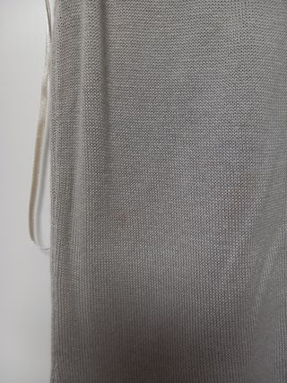 Top gris con plumas y pedrería Mango