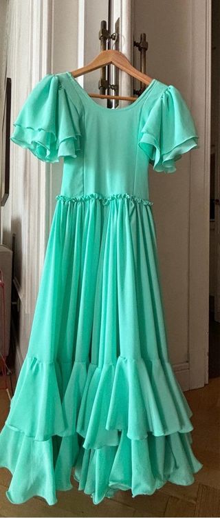 Traje de sevillana de niña