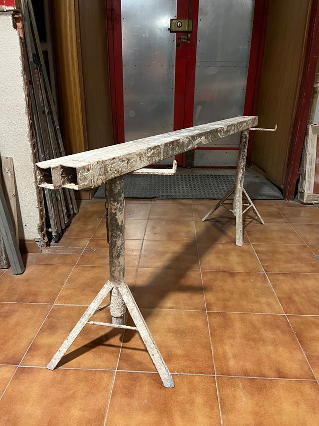 Caballetes y soportes para yesero