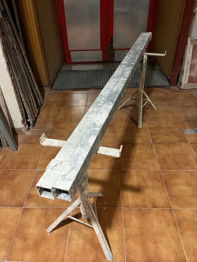 Caballetes y soportes para yesero