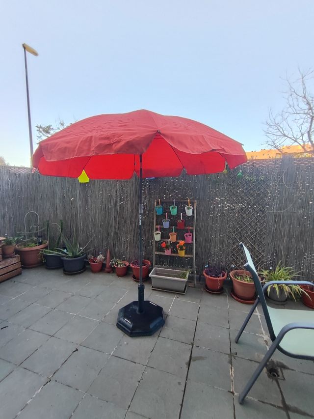 Pie acero y sombrilla