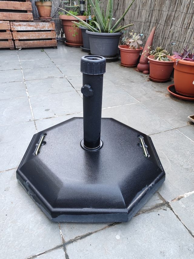 Pie acero y sombrilla