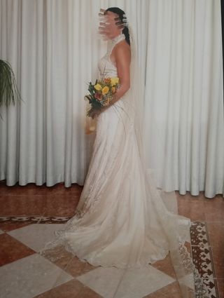 Vestido de novia y velo