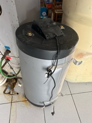 ACUMULADOR Y CALENTADOR DE AGUA DE 100 LITROS